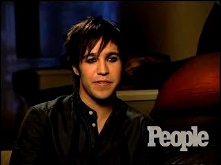 Pete Wentz: How To Apply Guyliner
