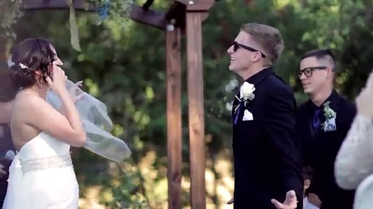 La mariée n'aurait jamais cru qu'il allait faire ça à l'échange de vœux