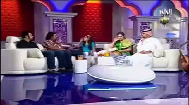 Cute Arab Girl Sings a Song - Very Beautiful Girl