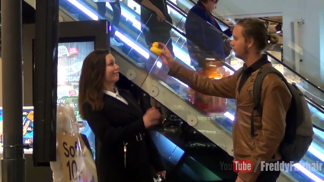 Literally Hitting on Norwegian Girls (in Norwegian)