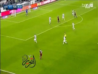 حكم يقع خلال مباراه اليوفنتوس وتورينو