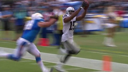 Raiders Derek Carr hits Michael Crabtree for 25-yard TD