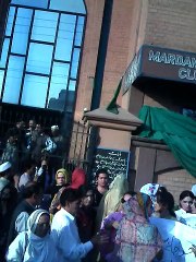 mardan city police station me SHO me khelaf khwaja Sarah ehtejage karahain gain.