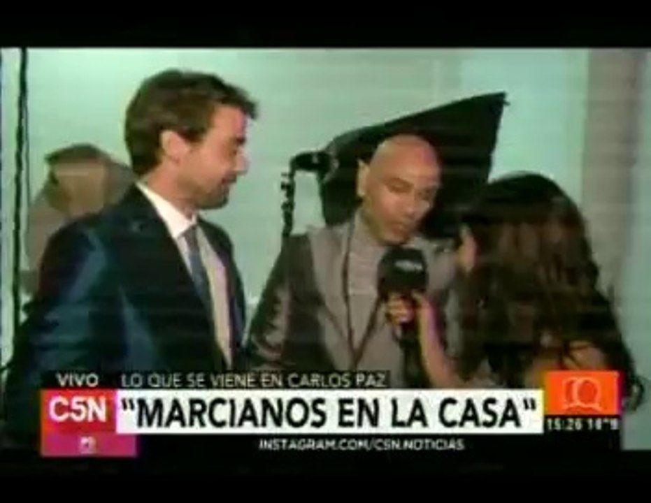 Pedro y elenco de Marcianos en La Casa nota en Viva la Tarde - 31 de Octubre