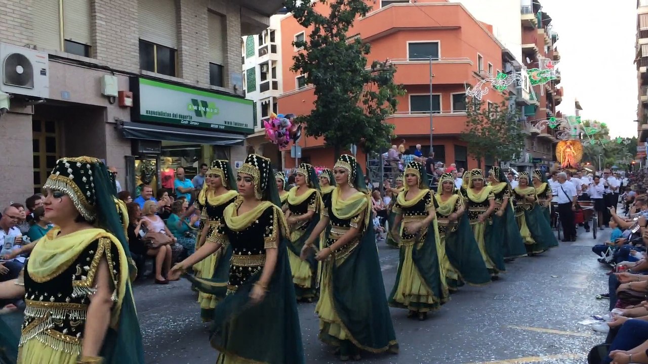 defilé soir Benimerins Femmes
