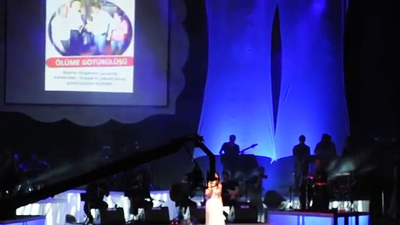 Yonca Lodi - Ünzile - Kuruçeşme Konser 13 Ağustos 2011