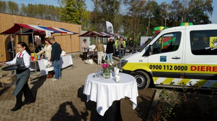 Wethouder Mijnans opent dierenopvangcentrum / Spijkenisse 2015