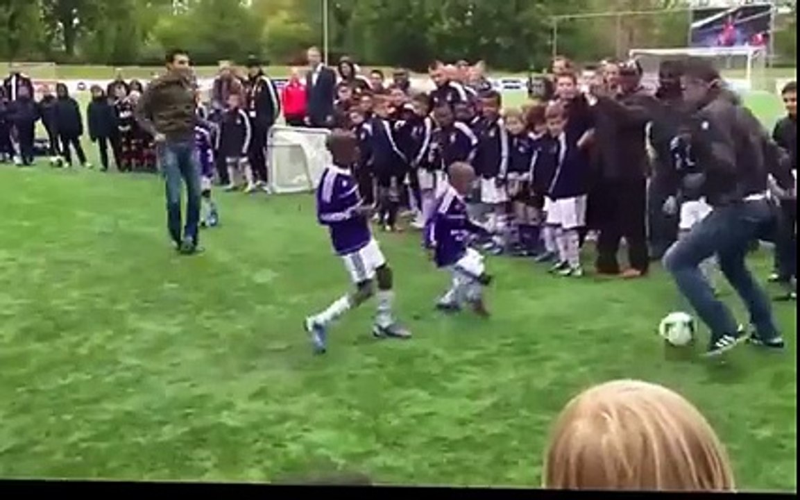Van Persie play with child