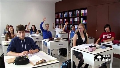 Un Œil sur la planète. Suisse : l'apprentissage contre le chômage