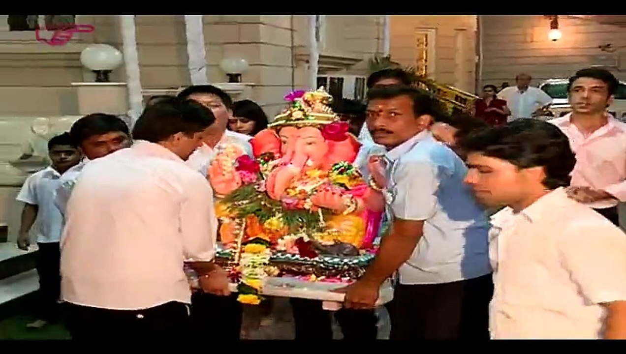 Jeetendra With Tusshar Kapoor, Ekta Kapoor Takes GANPATI For VISARJAN