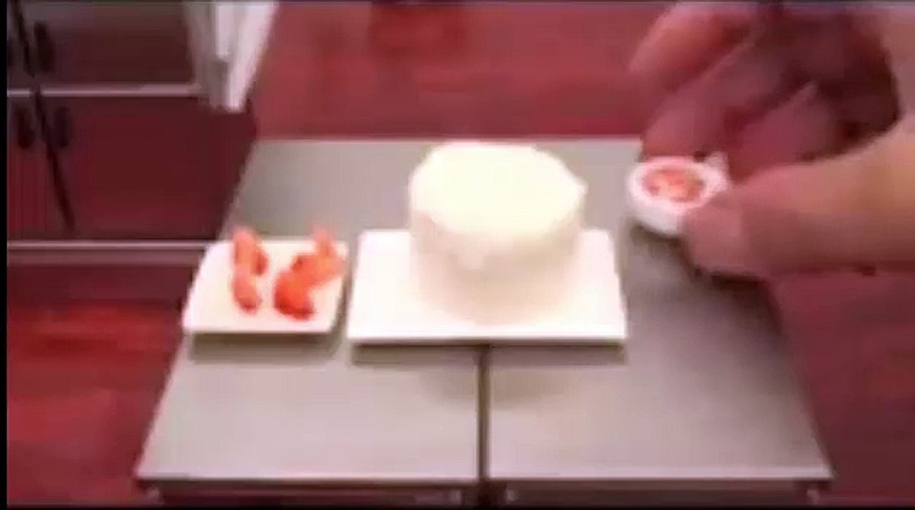 طريقة صنع كعكة صغيرة  How to make a small cake