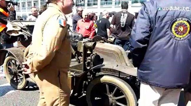 La voiture de Gaston Lagaffe à Magny-Cours!