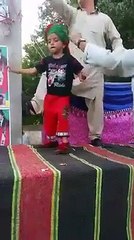 little baby dancing in imran khan dharna