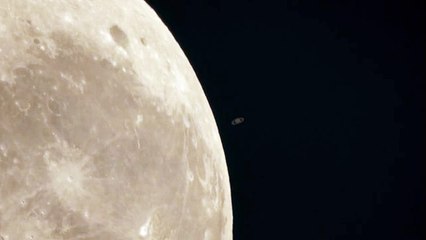 La Lune passe devant Saturne