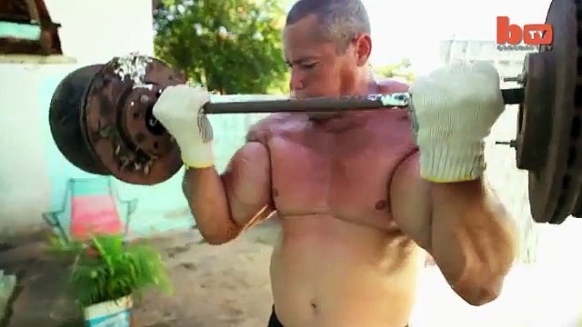 Un brésilien veut avoir les plus gros biceps du monde