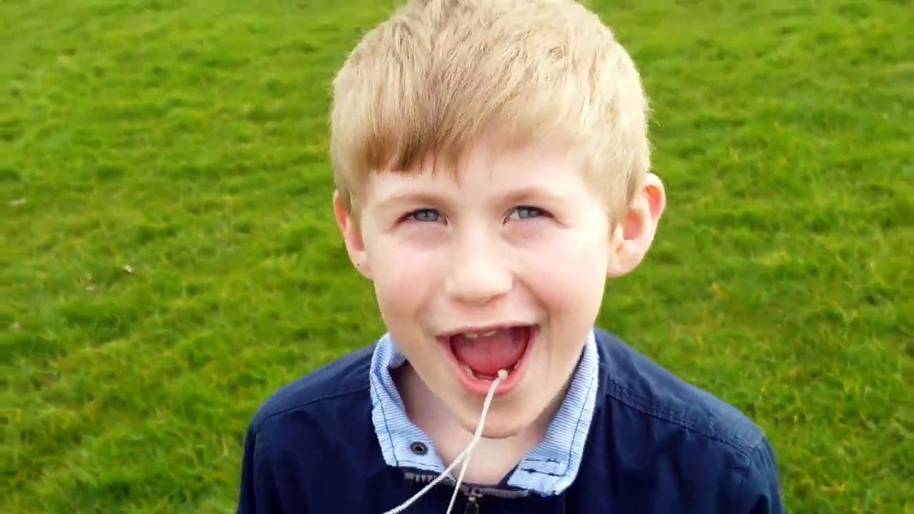 Il arrache la dent de son fils avec un hélicoptère télécommandé - Vidéo  Dailymotion
