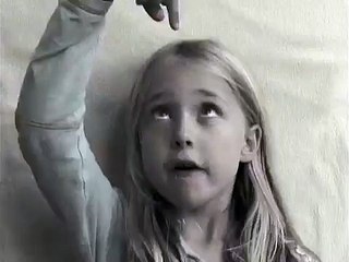 Il fait un timelapse des photos de sa fille de 0 à 14 ans !