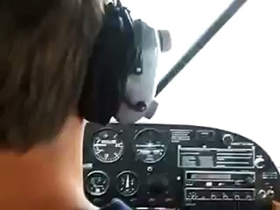 Le pilote s'évanouit en plein vol : la pire blague du monde !