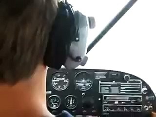 Le pilote s'évanouit en plein vol : la pire blague du monde !