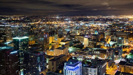 Survolez les hauteurs de Los Angeles en time-lapse