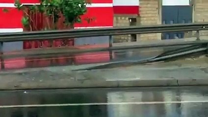 Incroyable: des voitures qui roulent à sens inverse