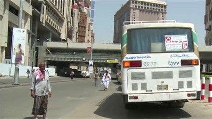 الحجاج يتوجهون إلى منى في يوم التروية