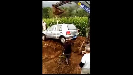 Man gets buried with his car at funeral