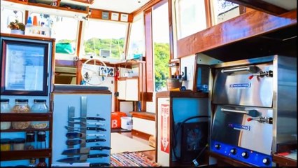 This Couple Quit Their Jobs to Open a Pizza Shop on a Boat in the Caribbean