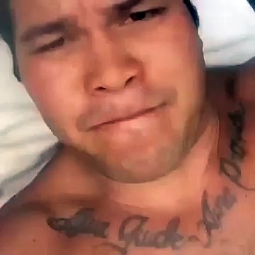 Attaqué par un requin, il se filme avec les secours