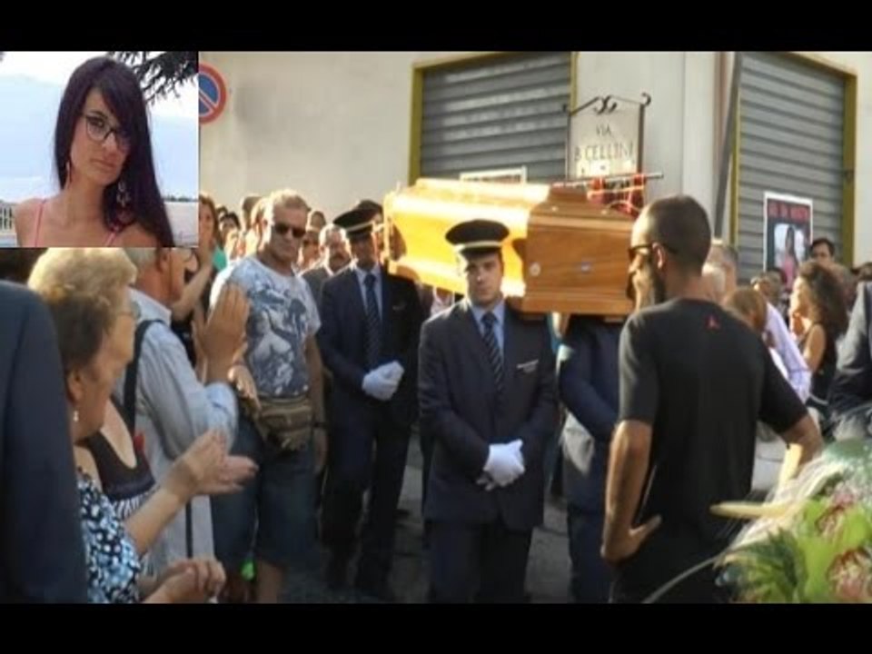 Terzigno (NA) - Uccisa dall'ex compagno, i funerali di Enza Avino (21.09.15)