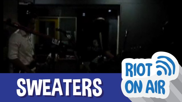 Sweaters di Riot on Air