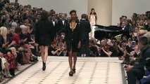 Fashion Week: Burberry, force cuir, douceur dentelle
