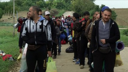 Thousands of refugees arrive in Croatia