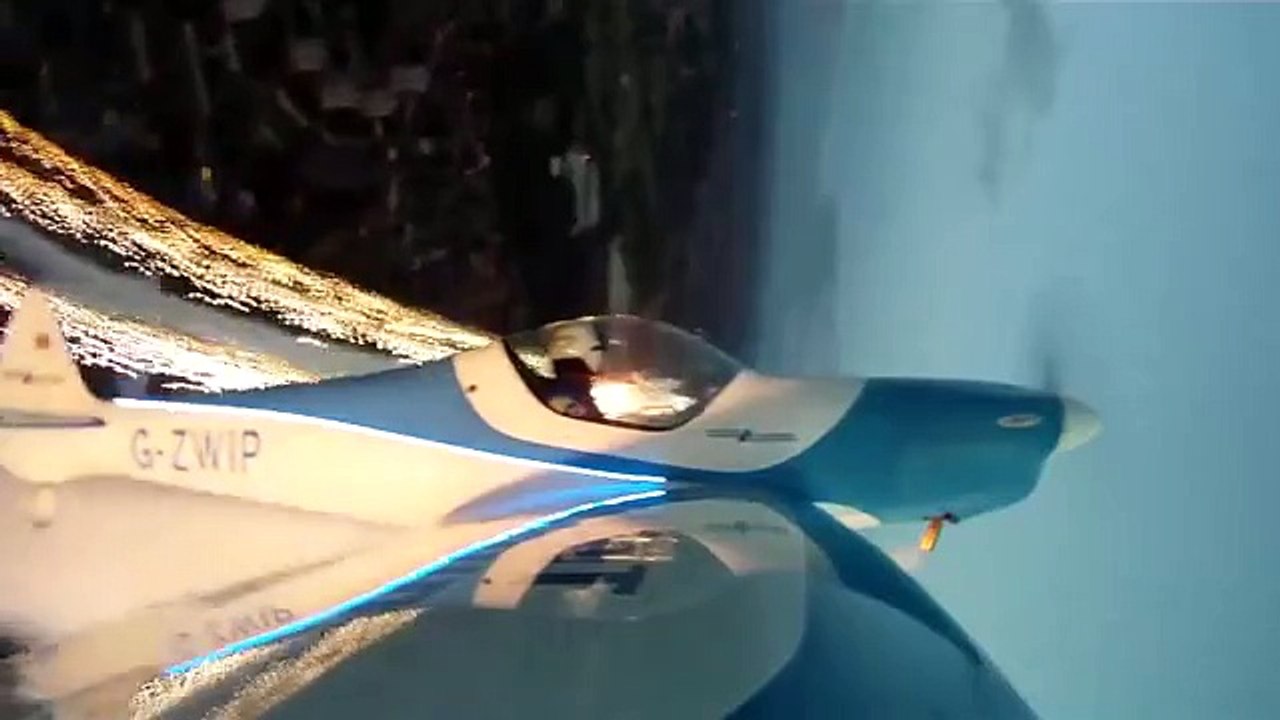 Un magnifique spectacle pyrotechnique mené par des avions !
