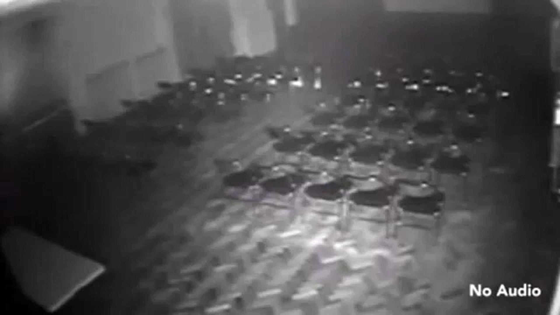 Une caméra de surveillance capture les images d'un fantôme dans un théâtre  - Vidéo Dailymotion