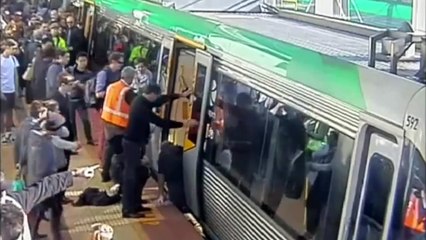 Australie : des voyageurs soulèvent un métro pour sauver un homme