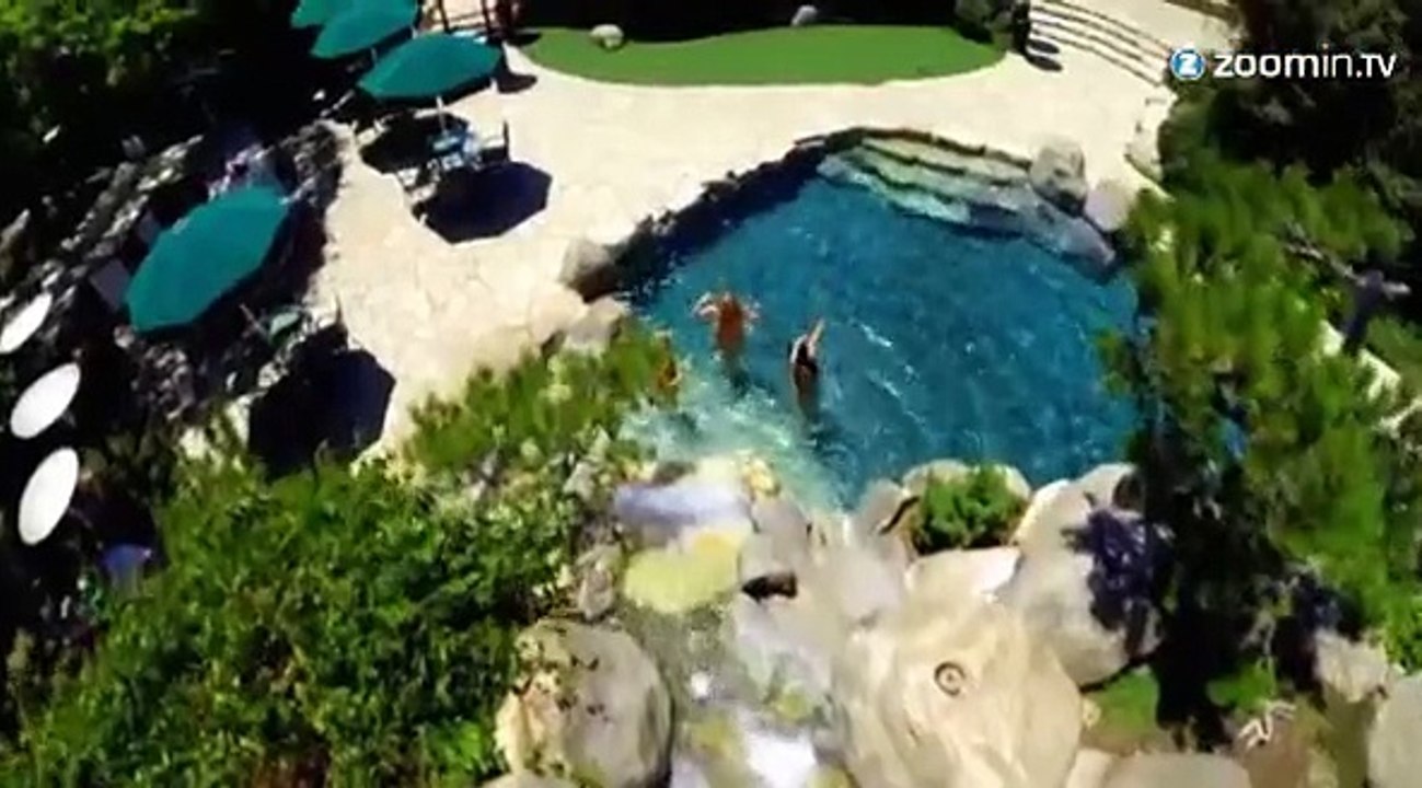 Danny MacAskill appuie sur la pédale au manoir Playboy