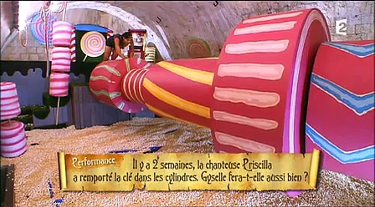 Gyselle Soares sexy dans l'épreuve des cylindres de Fort Boyard