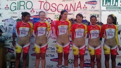 Le maillot polémique d’une équipe de cyclisme colombienne