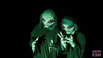 Caméra cachée : ils montent une invasion d'aliens dans la chambre de leur ami