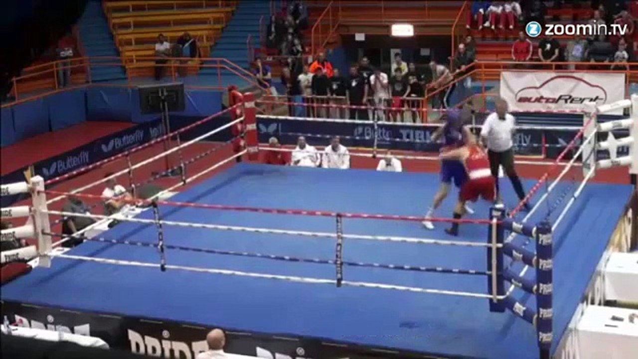 Ce boxeur croate met l'arbitre au tapis!