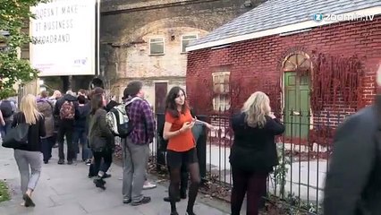 Londres: une maison faite en cire, se désintègre!