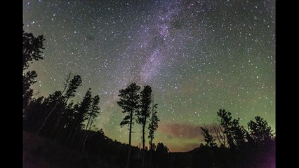 L'explosion d'un météore filmée pendant un timelapse de la Voie lactée