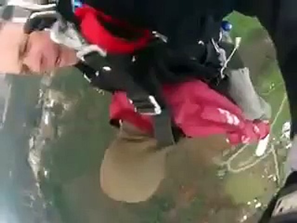 Elel saute en parachute pour fêter ses 100 ans !
