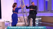 Cet animateur tombe d'une échelle en direct !