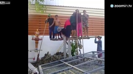 Voici le marteau humain, pratique sur un chantier!