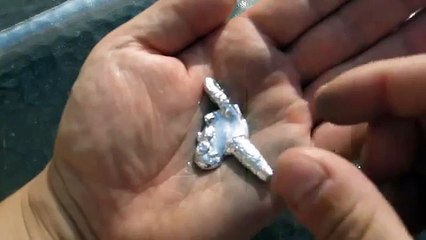 Découvrez le gallium, ce métal qui fond dans la main !