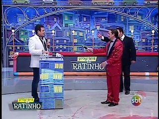 Un présentateur prend feu en pleine émission