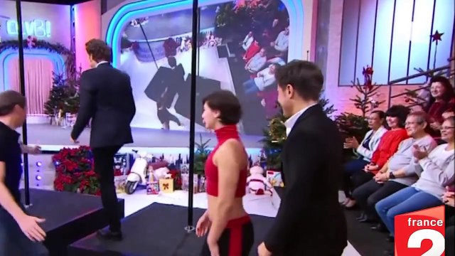 Stéphane Bern très doué à son cours de pole dance !