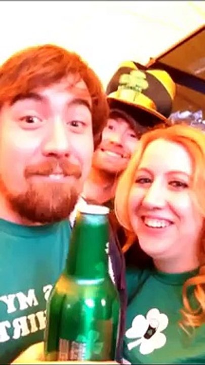 Elle piège son frère avec de faux selfies